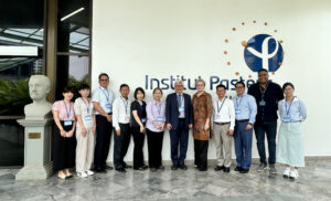Visit of Dr Y Lima, Vice-President and Director of Board Academic of Chenla University in Phnom Penh, to the Institut Pasteur du Cambodge